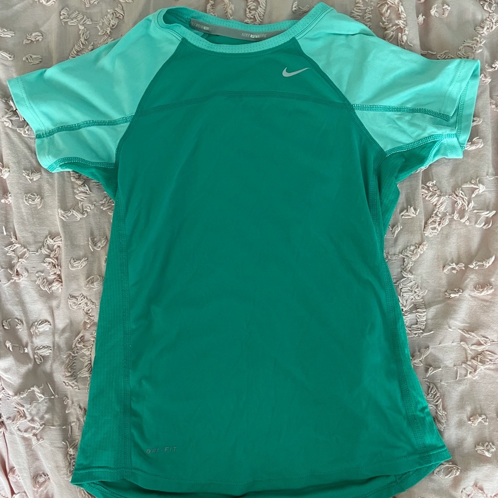 NIKE KIDS EXERCISE SHIRT
